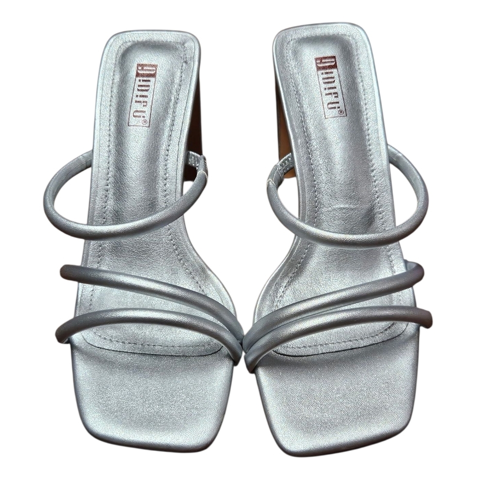 IDIFU Silver Strappy Square Toe Block Heel Sandals – Size 7